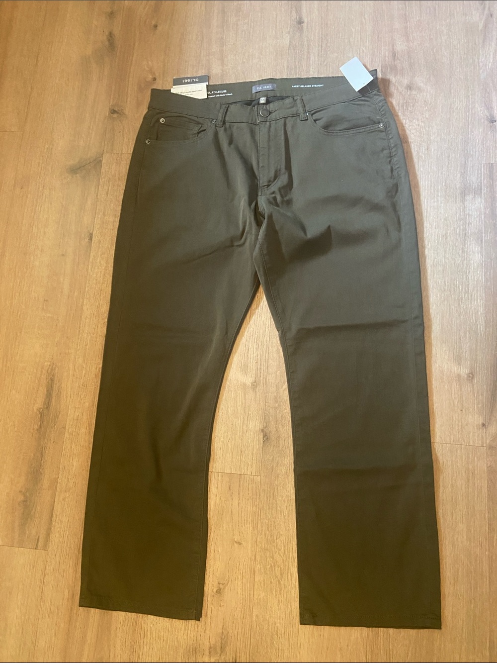 DL1961 Avery Relaxed Straight Army Green Pants 36x30 Athleisure Quiet Luxury NWT
